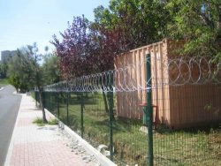 panel çit ve jiletli tel uygulaması